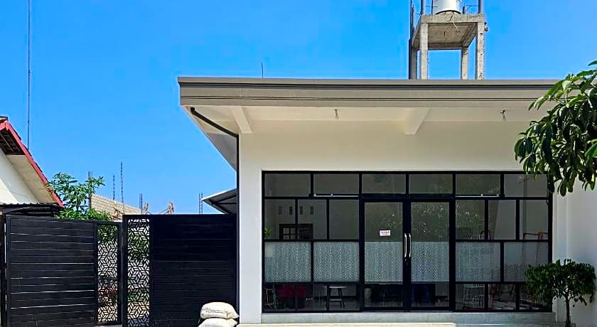 Guest House Saqeena Syariah near Blitar Park RedPartner