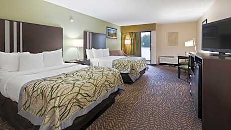 Queen Room with Two Queen Beds and Sofa Bed - Lake Side/Non-Smoking