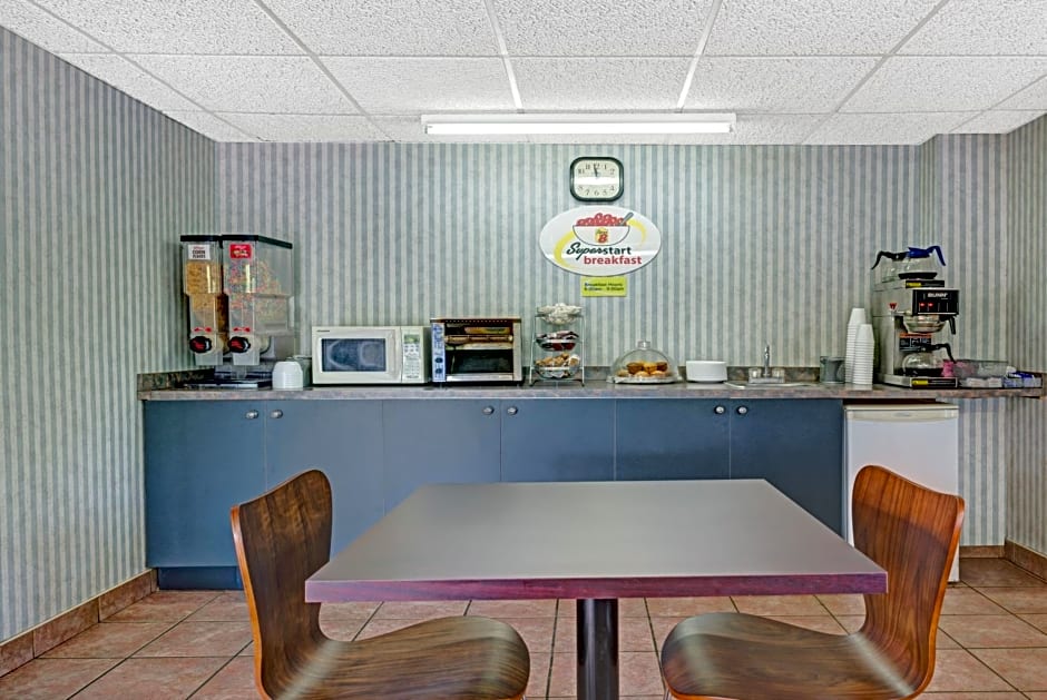 Super 8 by Wyndham Niagara Falls North