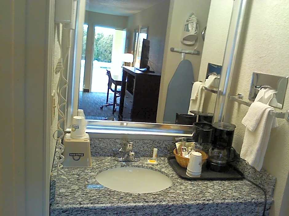 Days Inn by Wyndham Snyder