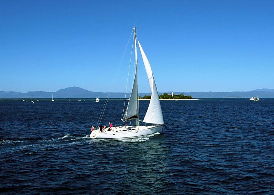 Martinique On Macrossan