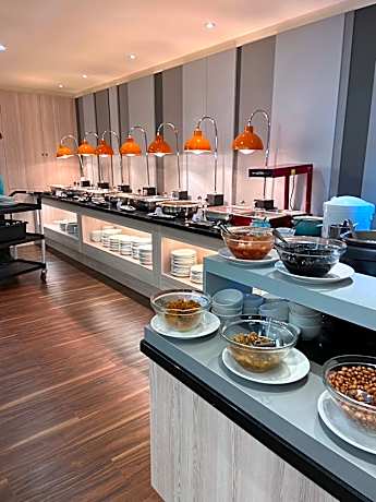 Holiday Inn Express Taipei Train Station