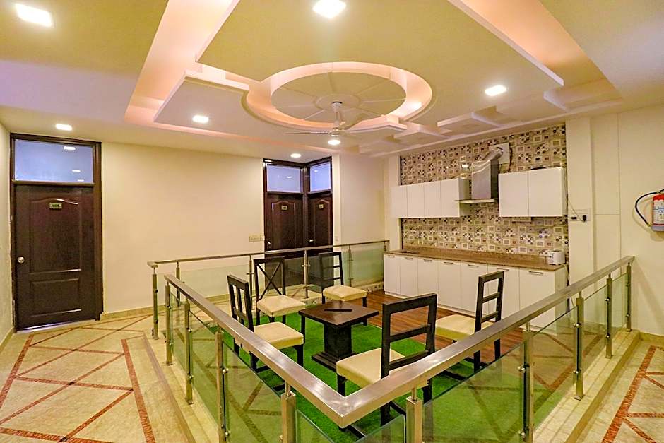 Palm Court by Fabhotel – Gurgaon, NY