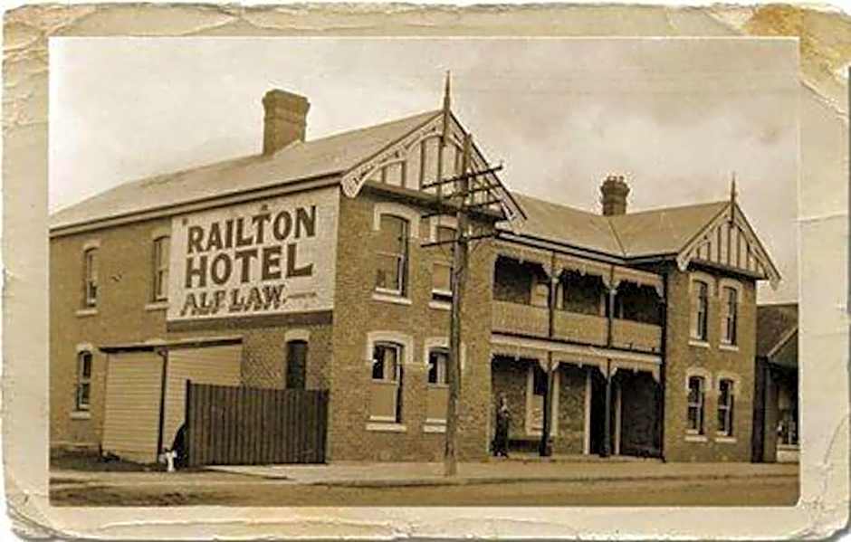 Railton Hotel - heritage pub accommodation