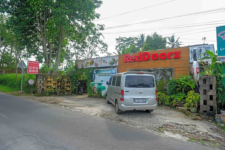 RedDoorz At Jalan Raya Baturaden