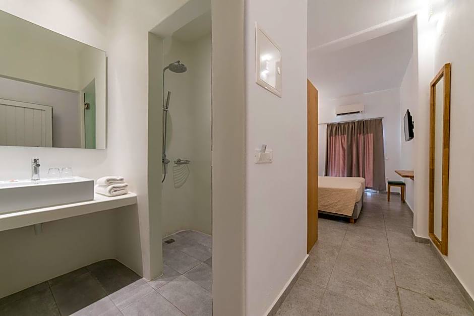 Vienoula's Garden Hotel