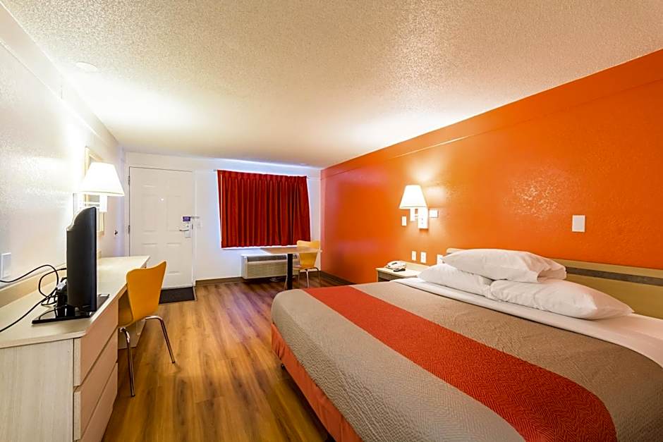 Travelodge by Wyndham Essington / Philadelphia Airport