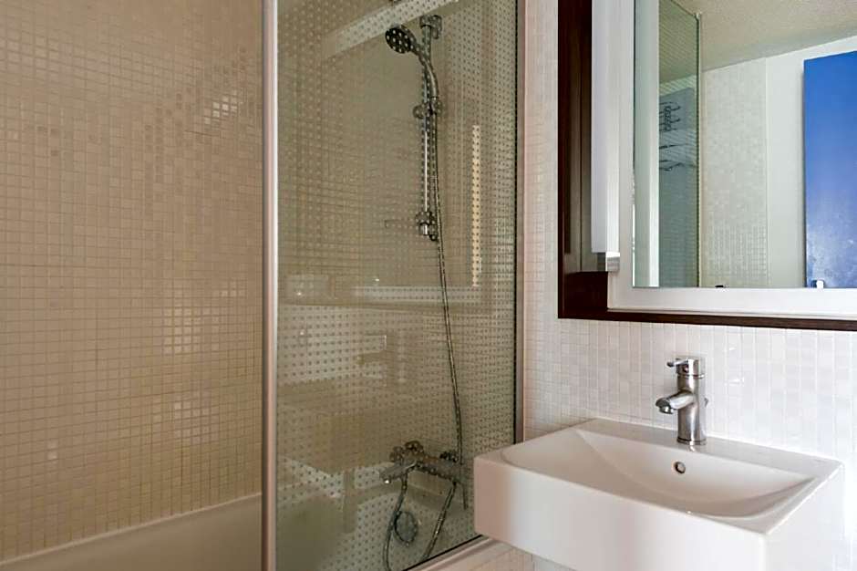 The Originals City, Hotel Le Gayant, Douai (Inter-Hotel)