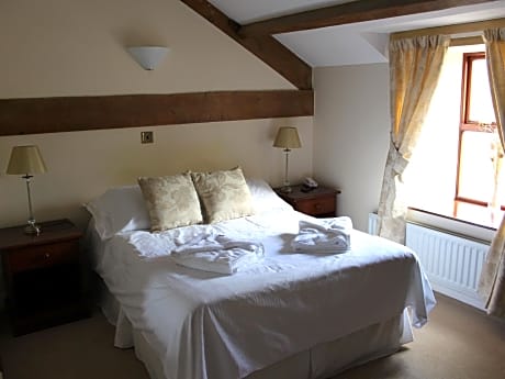 Family Room (2 Adults and 2 Children)