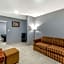 Econo Lodge Inn & Suites I-64 & Us 13