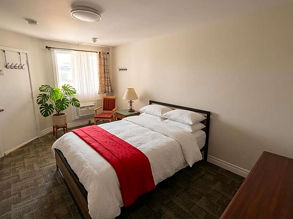 6267 Persepolis Inn