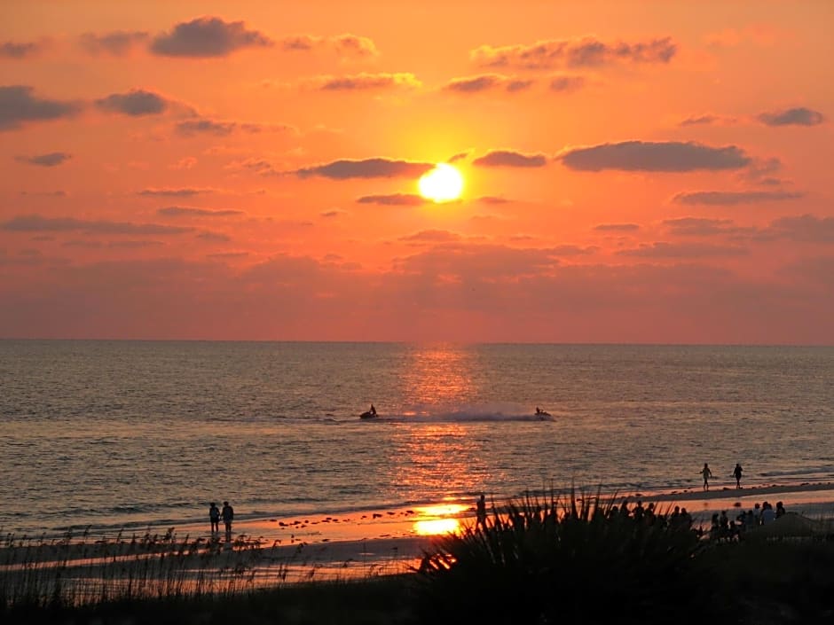 Barefoot Beach Club