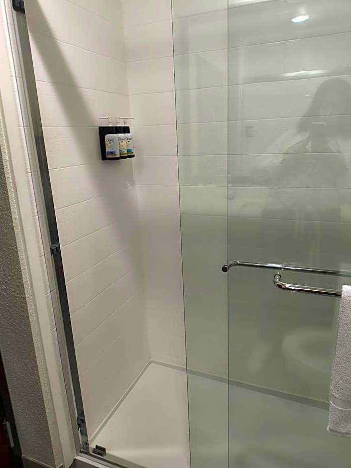 Grander Inn & Suites by IHG