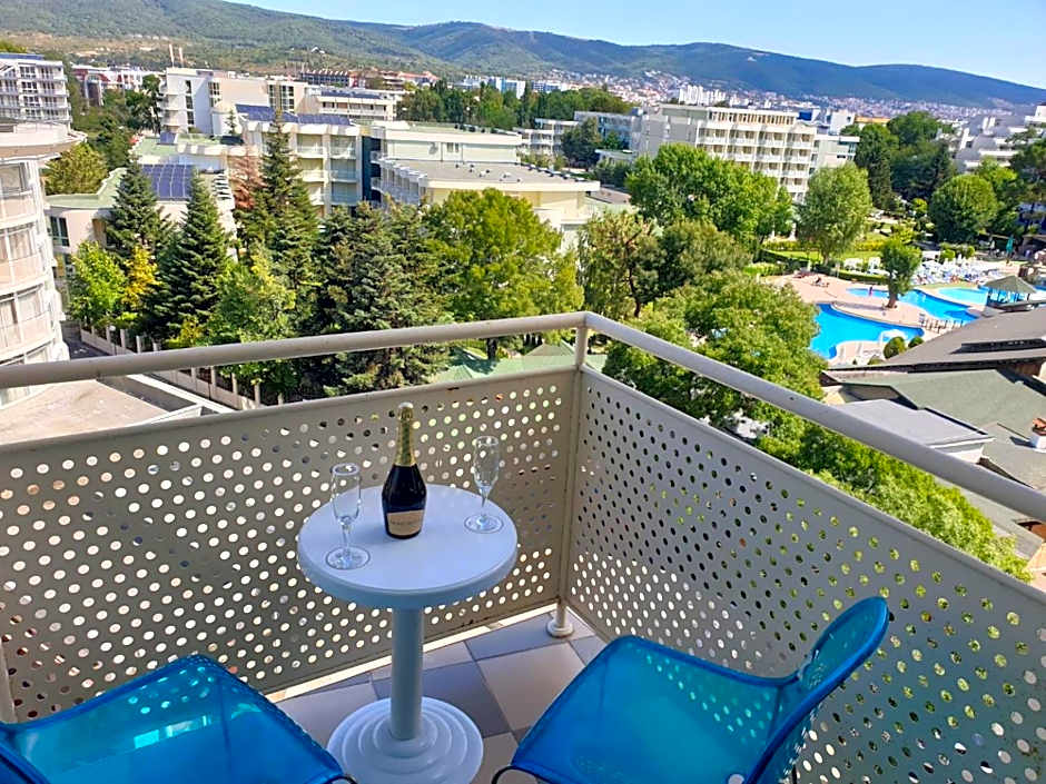 Grand Hotel Nirvana - All Inclusive & Free Beach Access