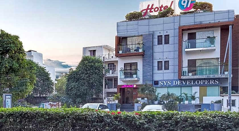 Stately Suites - Golf Course Road