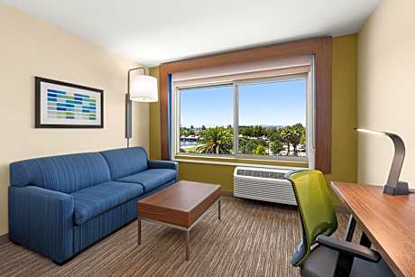 Standard Queen Room with Two Queen Beds and Mobility Accessible Tub