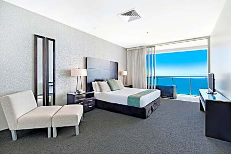 Four-Bedroom Apartment with Ocean View