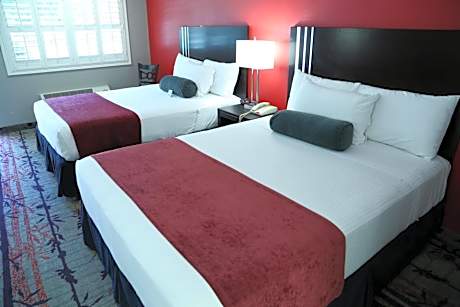 Deluxe Single Room, 2 Queen Beds, Nonsmoking Garden View