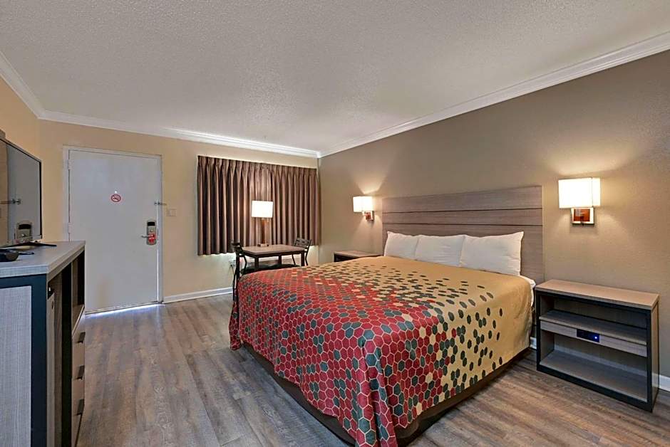 Econo Lodge Woodland near I-5