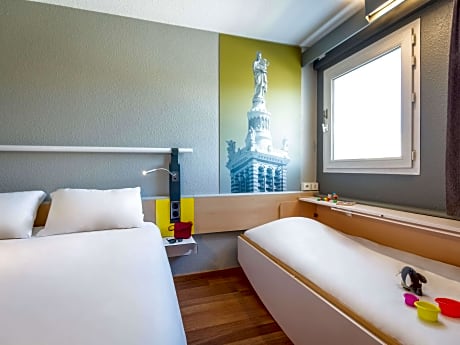 Standard Room with one double bed and one single bed