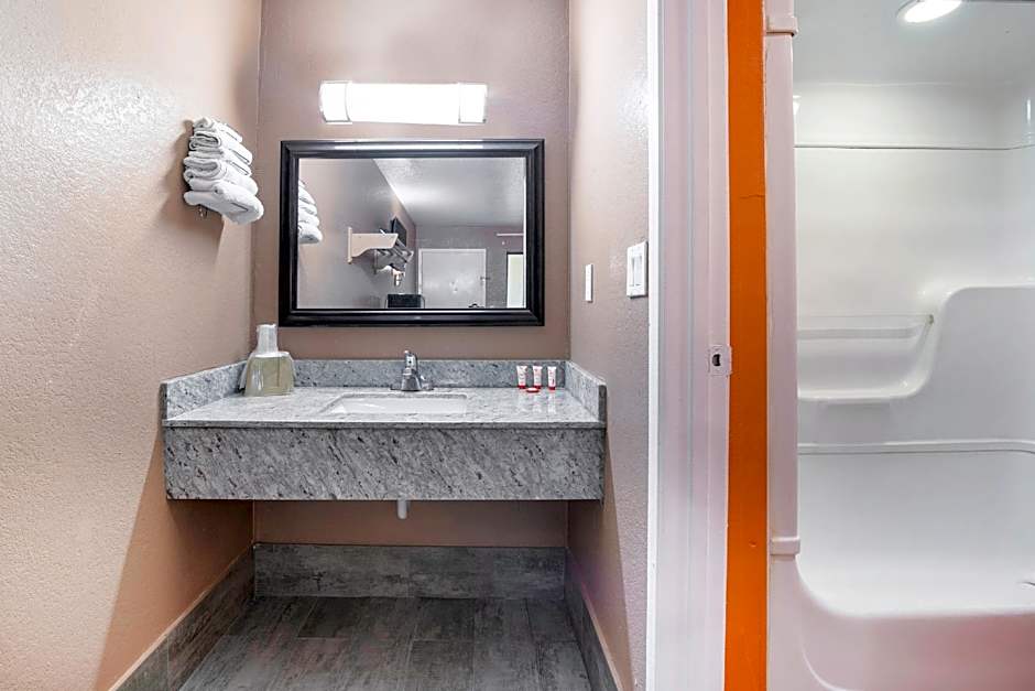 OYO Hotel Lake Charles Hwy 10