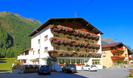 Hotel Pension St. Leonhard