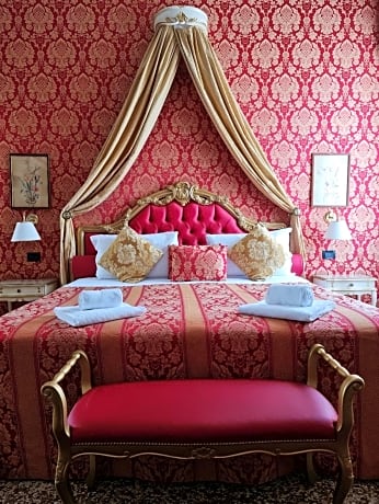 Friendly Venice Suites