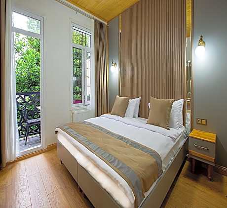Deluxe Double Room with Balcony