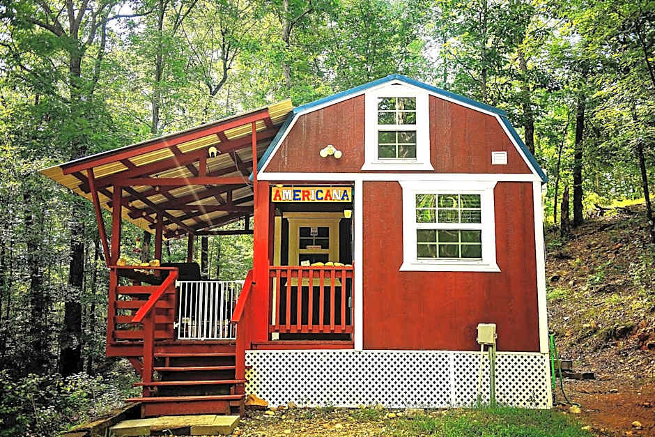 The Americana - Parker Creek Bend Cabins
