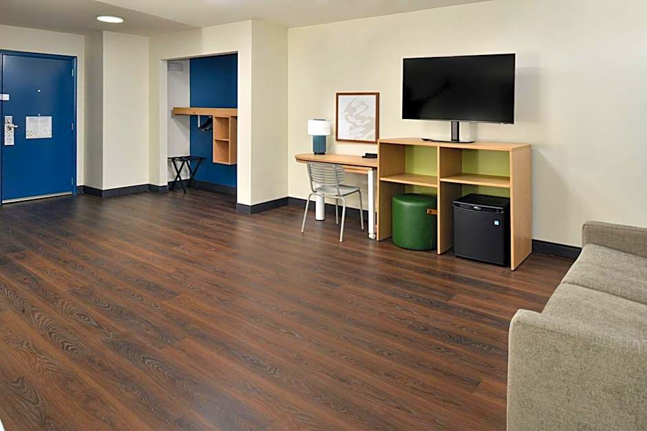 Spark by Hilton Dallas Market Center