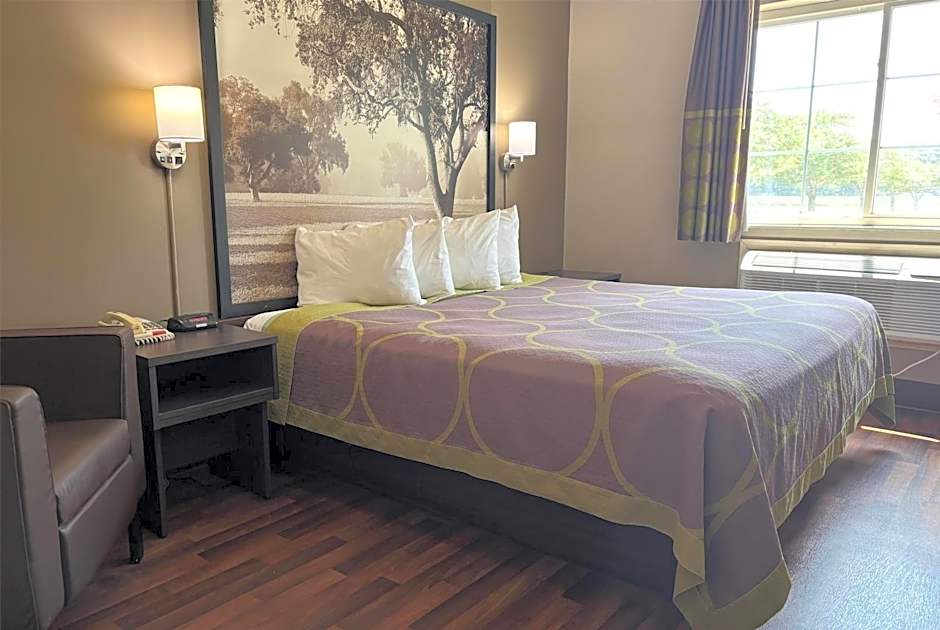 Super 8 by Wyndham Grayville