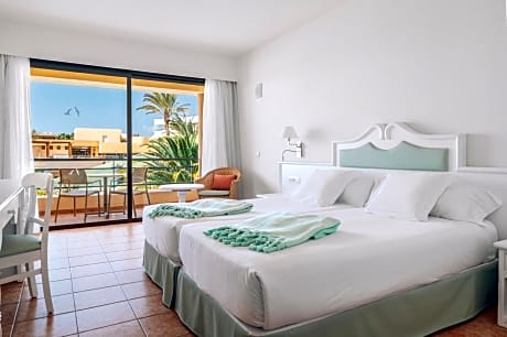 Twin Room with Sea View