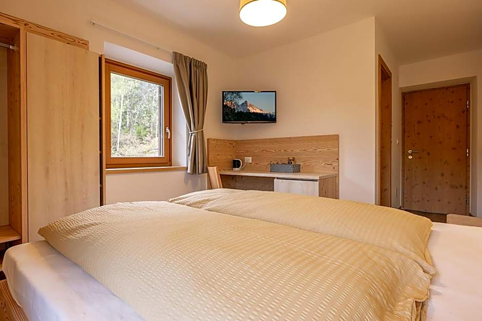 SAN PIETRO DOLOMITI Small Budget Hotel