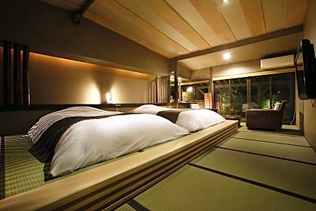 Twin Room with Private External Bathroom