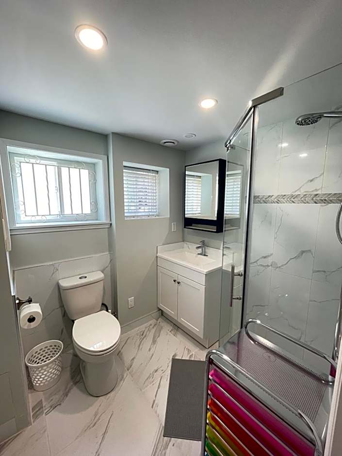 Arbutus violet room