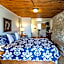 The Historic Leakey Inn