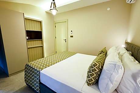 Deluxe Suite with Spa Bath