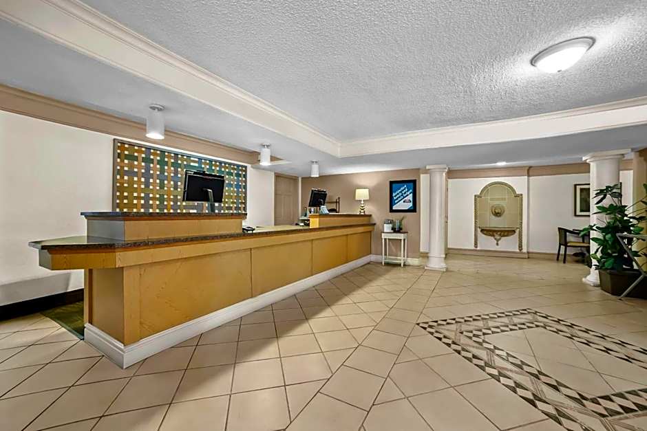 Howard Johnson by Wyndham Columbus Fort Benning