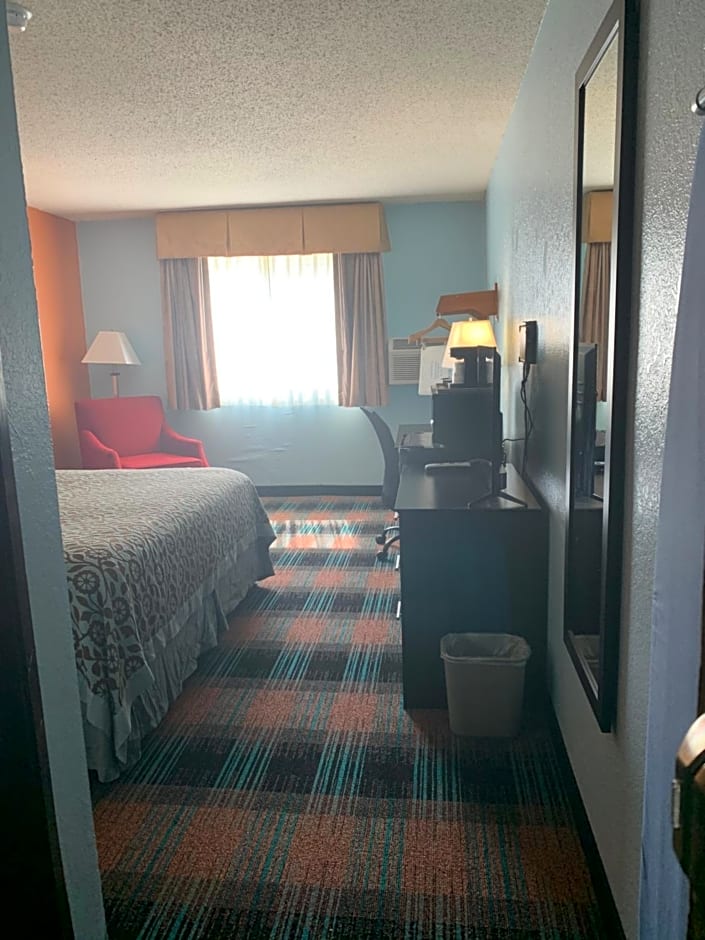 Photo 1 of 4 of King Room - Non-Smoking