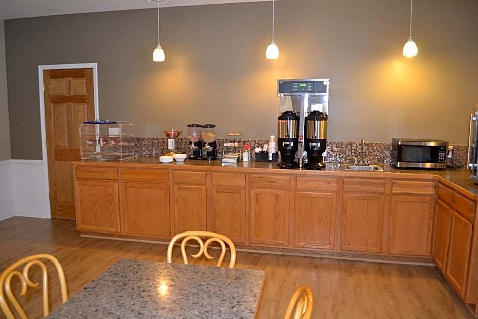 Sky Lodge Inn & Suites - Delavan