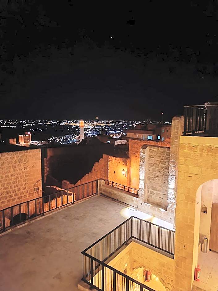 TUĞMANER  Small House AJAR