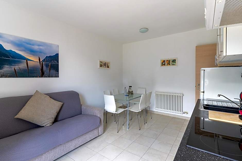 Infinity View Garda Lake con Piscina Panoramica e Vista Lago a Tenno