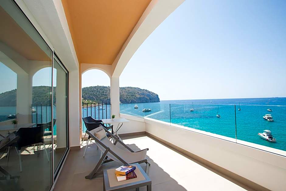 Bahia Camp de Mar Suites