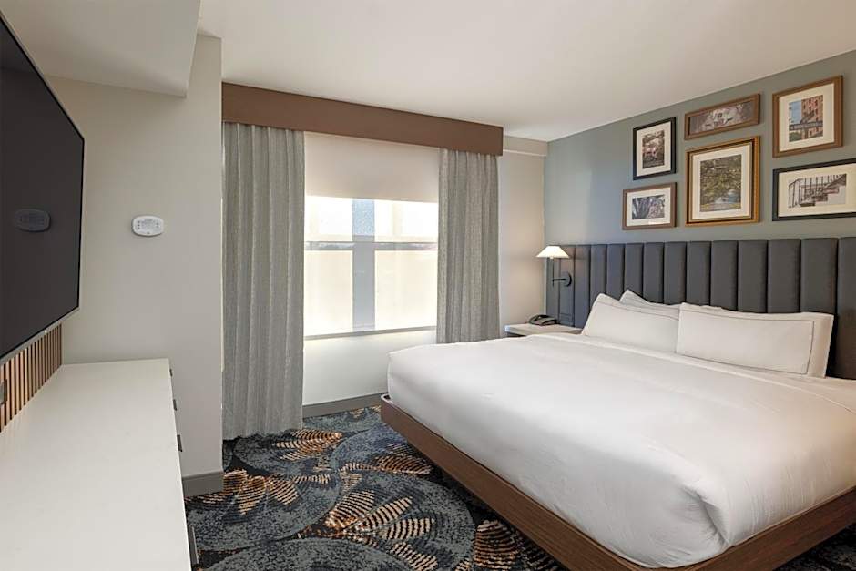 DoubleTree By Hilton Hotel Savannah Airport
