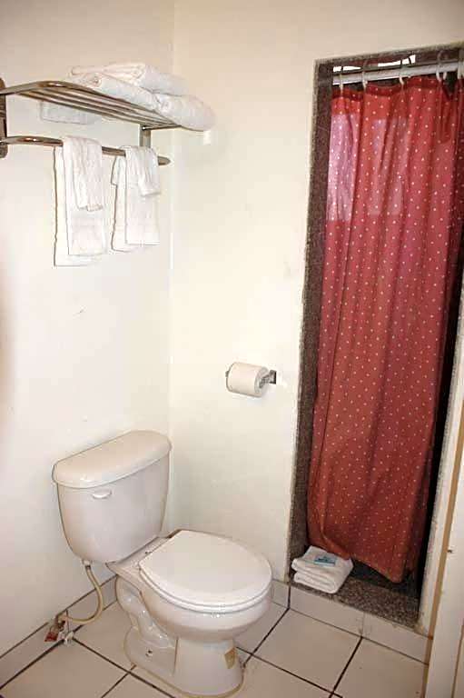 Hwy Express Inn And Suites