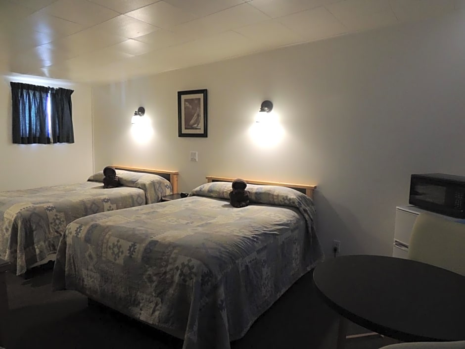 100 Mile Motel & RV Park