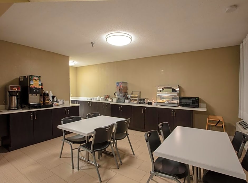 Super 8 by Wyndham St Charles