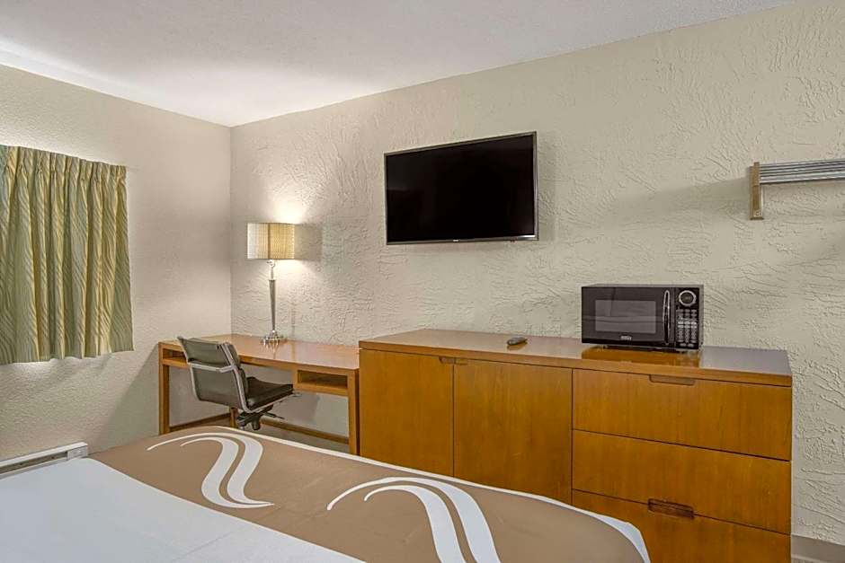 Rodeway Inn & Suites Grand Rapids Southeast