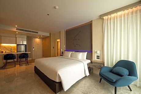 Deluxe Double Room with Balcony - Tower Dee
