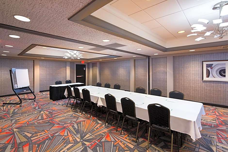 Holiday Inn Milwaukee Riverfront By IHG